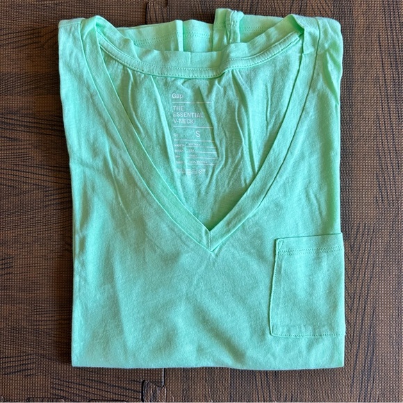 Like New! | GAP | Mint Green V-Neck | Size S - Picture 7 of 9